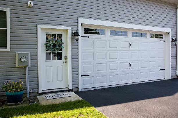 24/7 Emergency Garage Door Panel Replacement experts in River Ridge, LA
